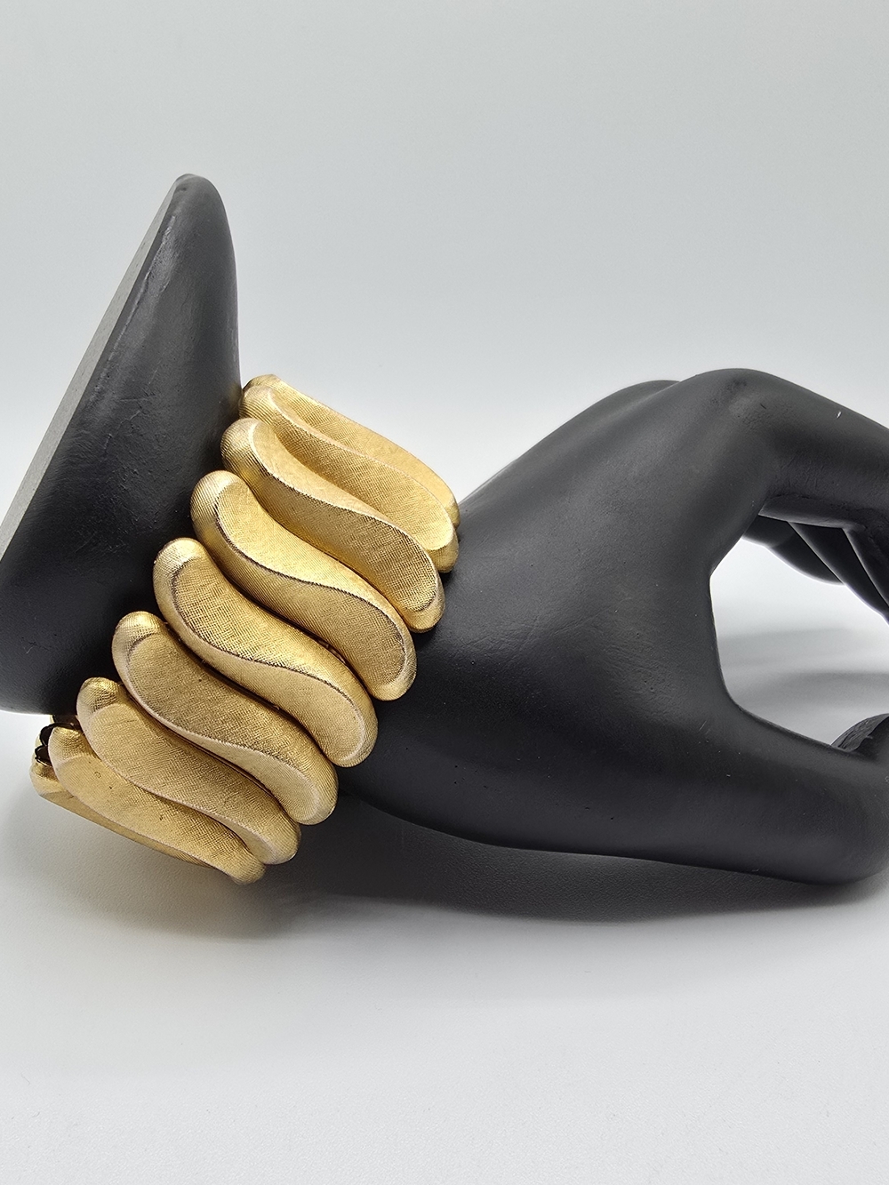 VTG Crown Trifari Gold Tone Stretch Bracelet Wide Textured Wave Links